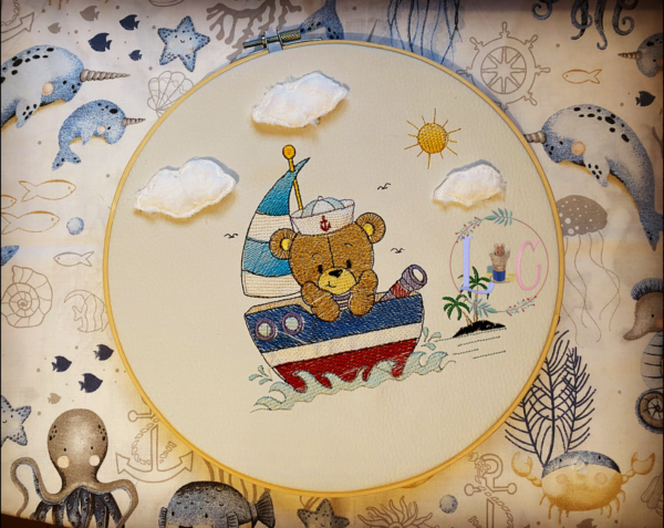 Malo l'ourson navigateur part à la découverte d'une île mystérieuse
